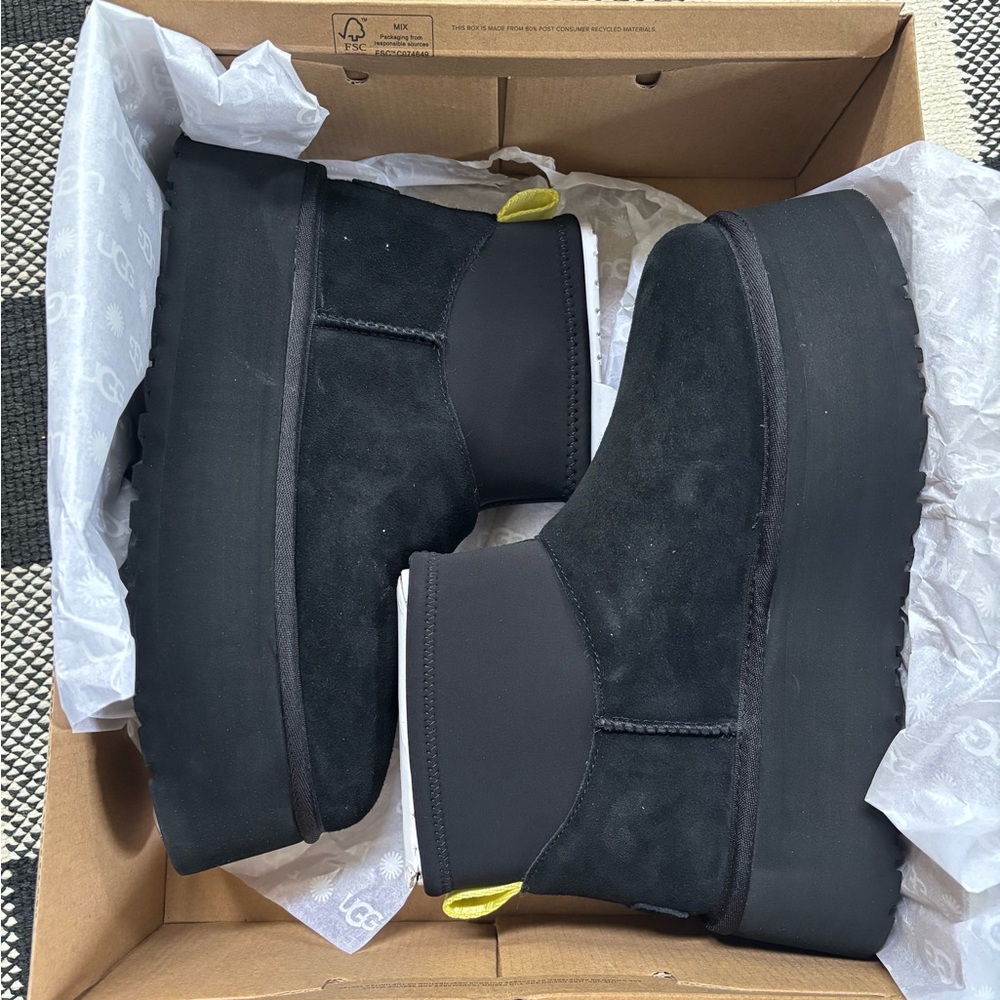 UGG Women's Classic Mini Dipper Fashion Boot